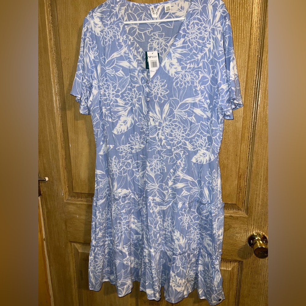 Roxy Light Blue and White Floral V‑Neck Midi Dress